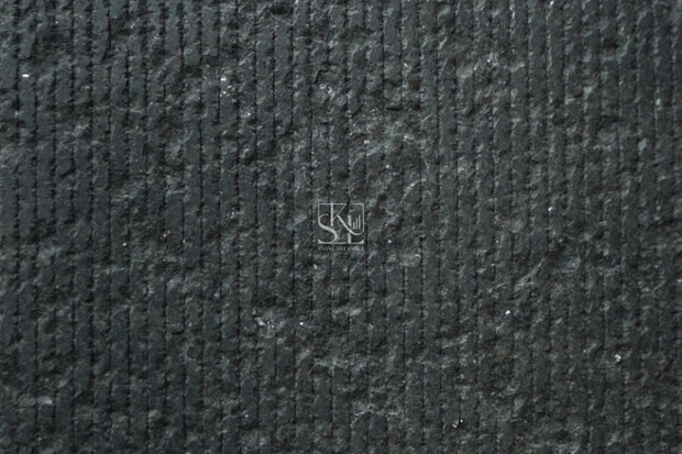 Chisselled Groove Design